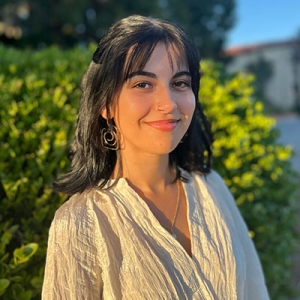 Aani Sinnott headshot