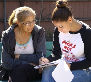 Sofia Polo ’16 completes a survey with a South L.A. resident.